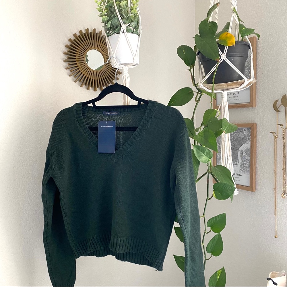 NWT Brandy forest green v-neck Leigh sweater